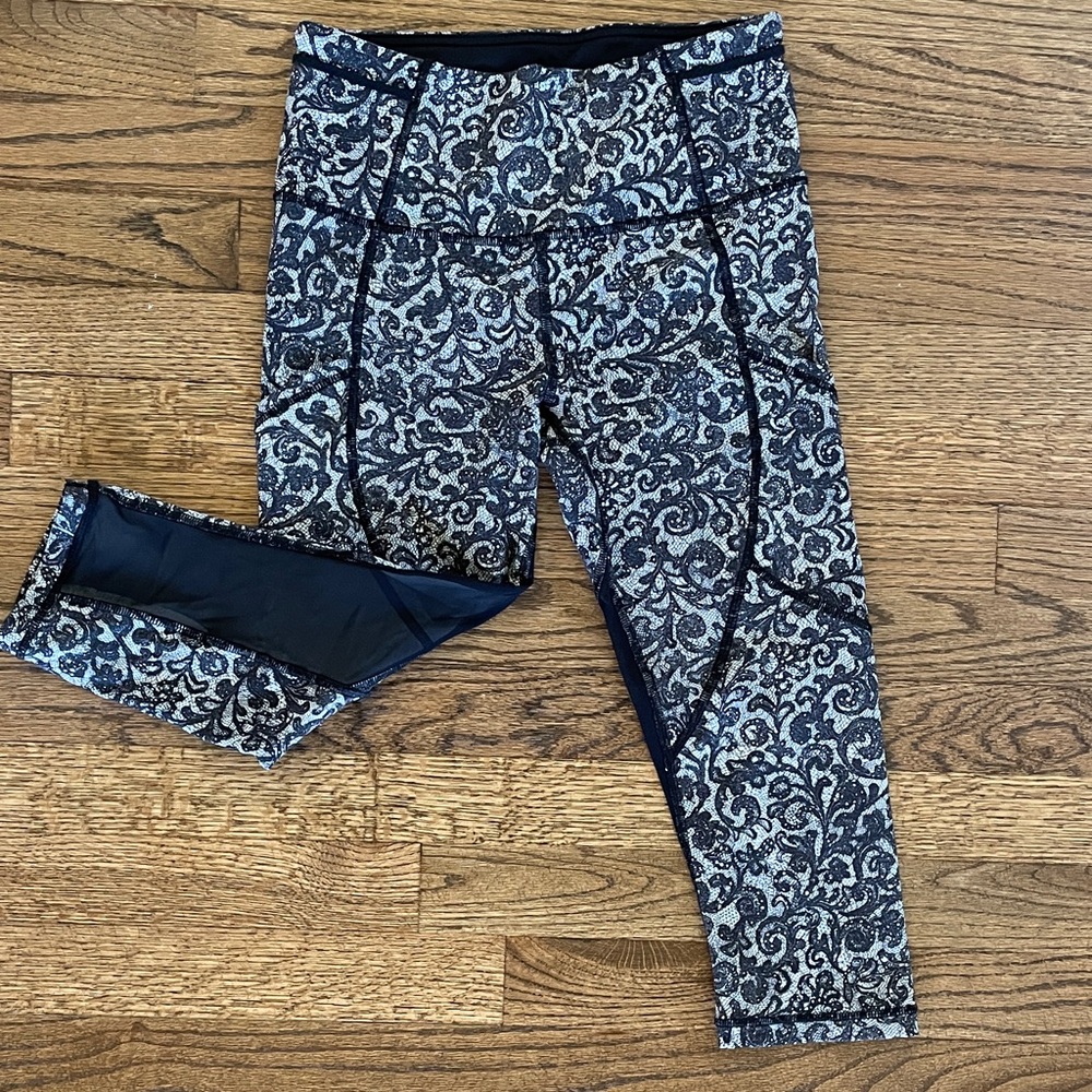 Lululemon Outrun Cropped Lace Mini Cinder with mesh  leggings with pockets sz 4